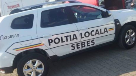 Un Duster al Politiei Locale Sebes a fost inscriptionat eronat si a amuzat internautii