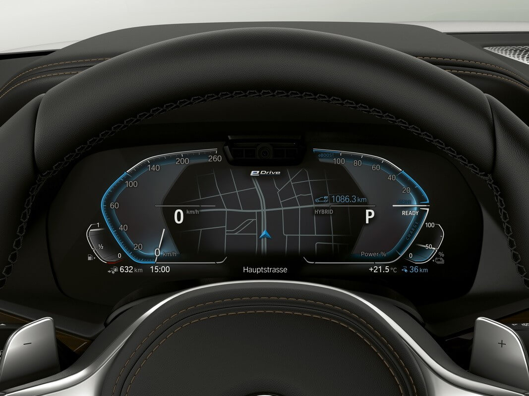 Noul BMW X5 xDrive45e iPerformance poate rula doar cu electricitate până la 80 de km!