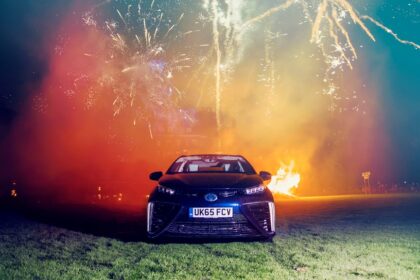 Artificiile de Revelion si masina ta: este vandalismul sau incendiul accidental acoperit de asigurare?