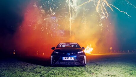 Artificiile de Revelion si masina ta: este vandalismul sau incendiul accidental acoperit de asigurare? Artificiile de Revelion si masina ta: este vandalismul sau incendiul accidental acoperit de asigurare?