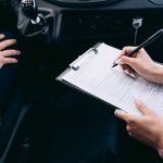 Poti incheia o polita RCA pe numele altei persoane? Tot ce trebuie sa stii despre asigurarile pe numele altcuiva
